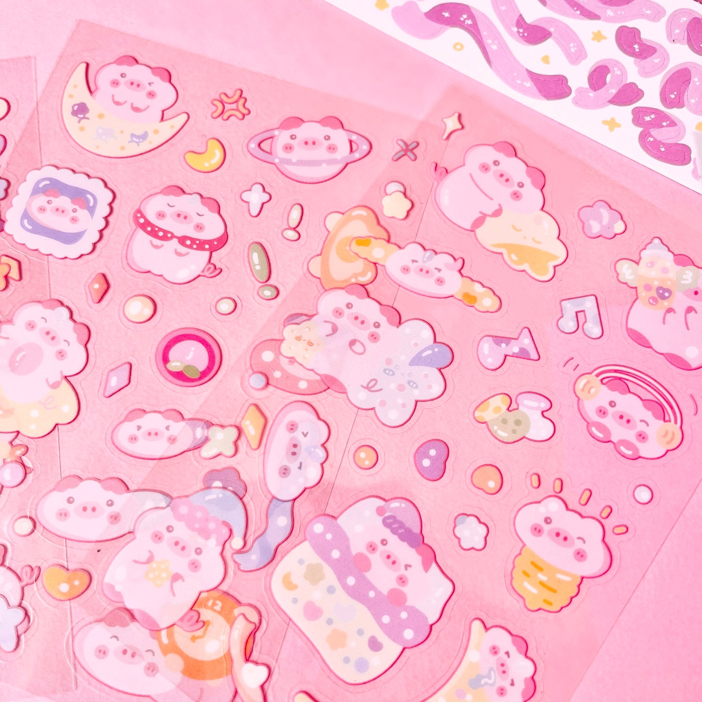 Set de Stickers Troquelados en PET – Cerdito Kawaii (4 planchitas) 🐷🎀✨